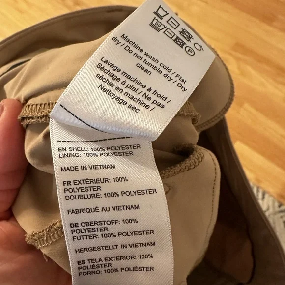 UNTUCKit Men's Khaki Chinos - Picture 9 of 10